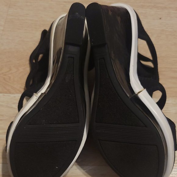 Simply Vera Platform Wedge - Picture 3 of 7